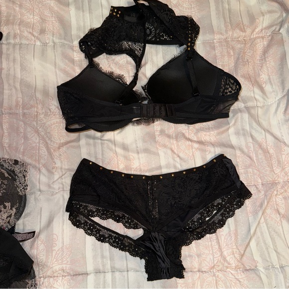 Victoria’s Secret Set - Picture 2 of 3